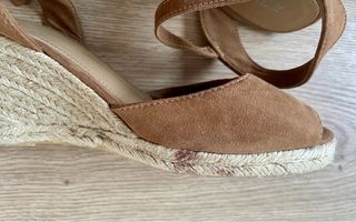 Sandalia de cuña para mujer de verano