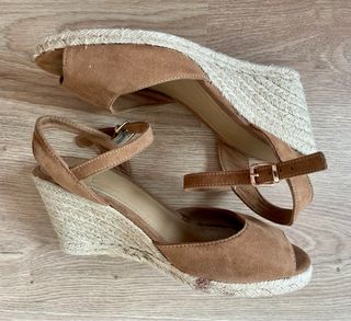 Sandalia de cuña para mujer de verano