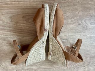 Sandalia de cuña para mujer de verano