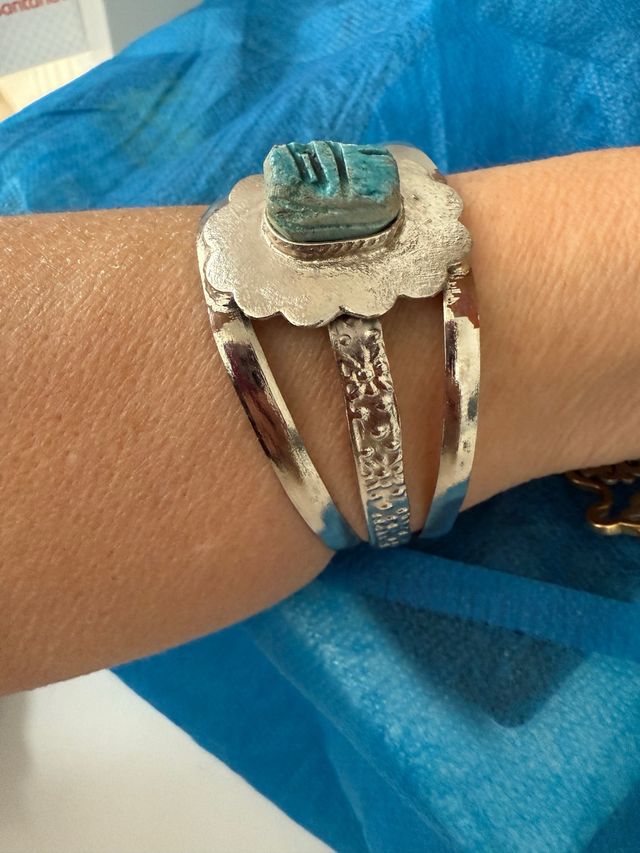 Pulsera plateada con turquesa