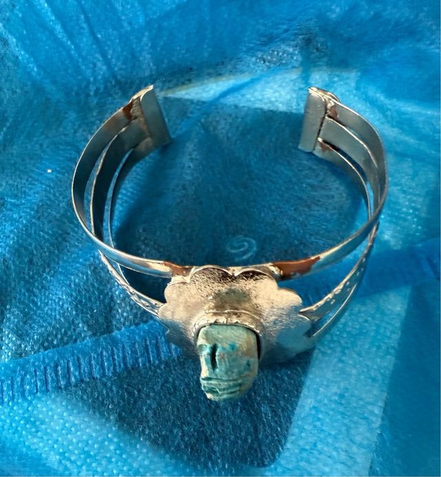 Pulsera plateada con turquesa