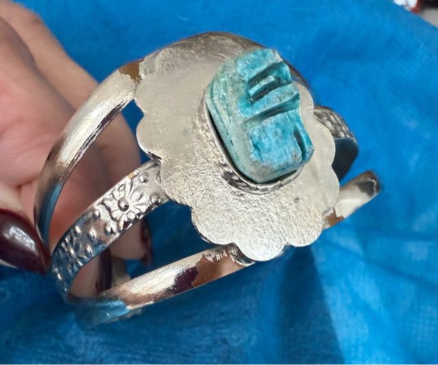 Pulsera plateada con turquesa