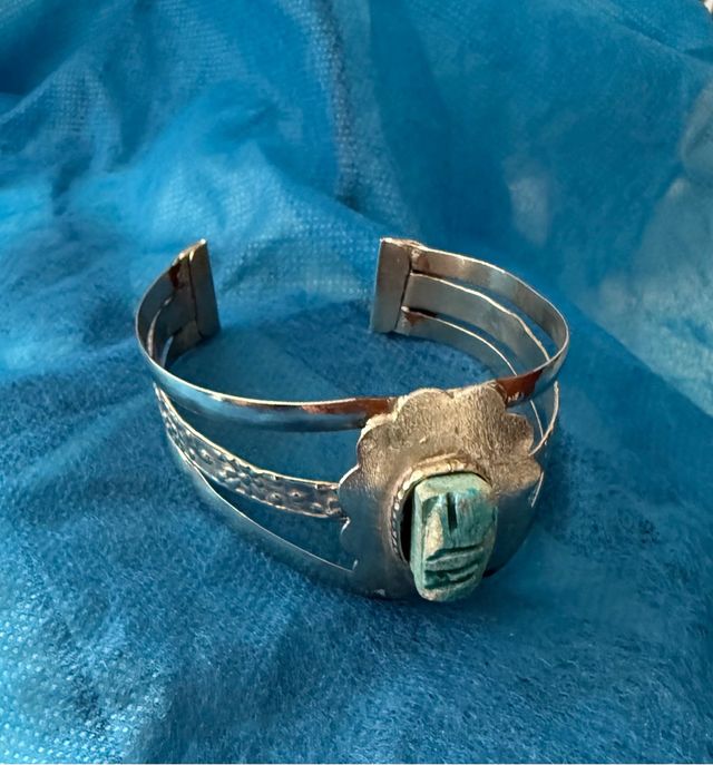 Pulsera plateada con turquesa