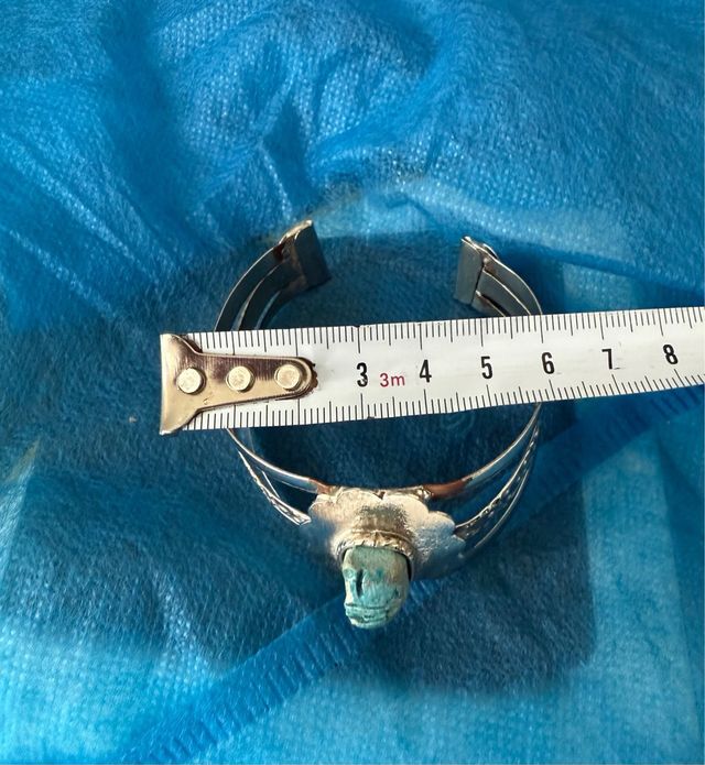 Pulsera plateada con turquesa