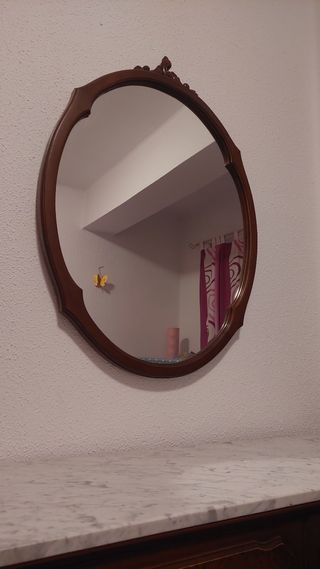 Cómoda antigua de madera con mármol