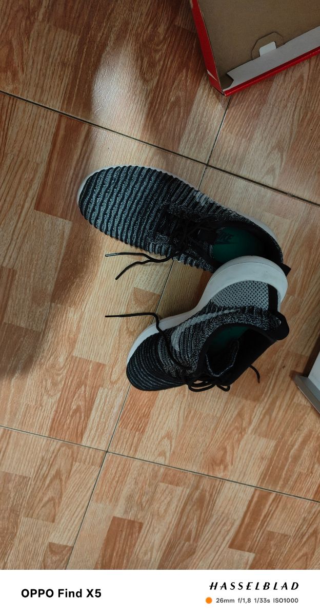 Zapatillas Nike grises y negras