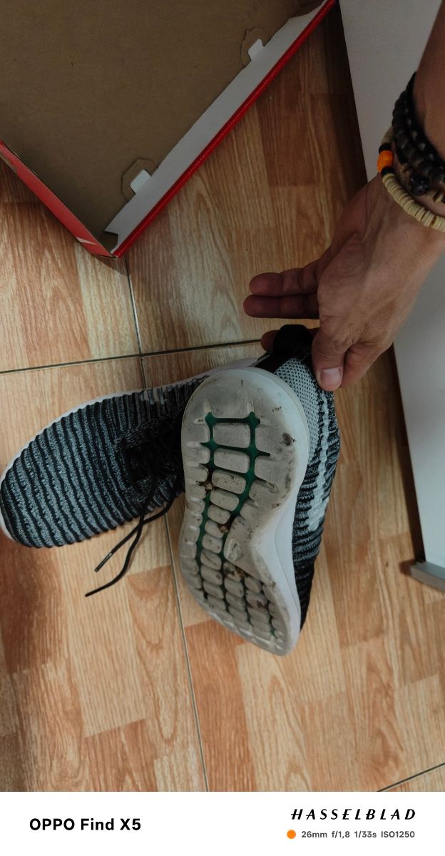 Zapatillas Nike grises y negras