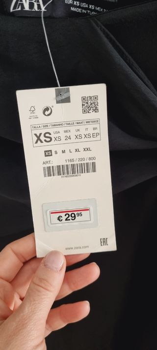 Falda pantalón de verano negro de Zara.
