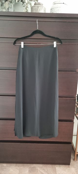Falda pantalón de verano negro de Zara.