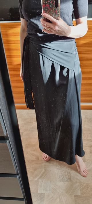 Falda pantalón de verano negro de Zara.