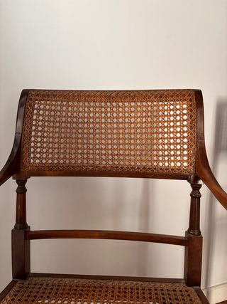 Sillas vintage de mimbre y madera.