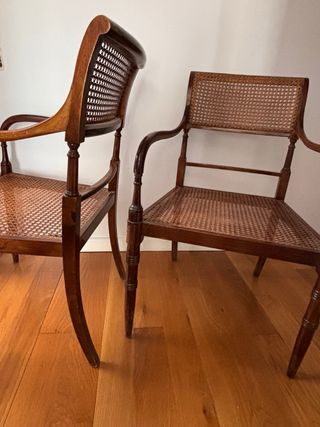 Sillas vintage de mimbre y madera.