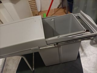 Contenedor basura gris  cubo