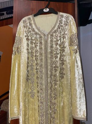 Kaftan marroquí dorado