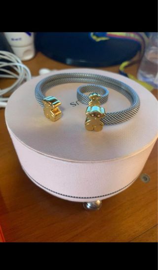 Anillo de oro y pulsera