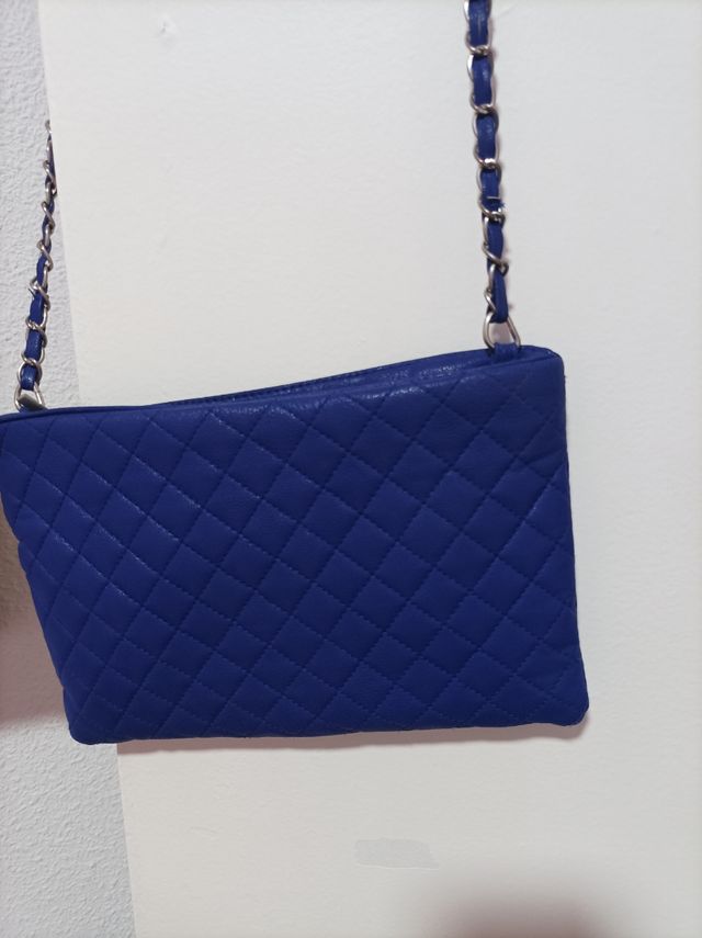 Bolso bandolera azul acolchado