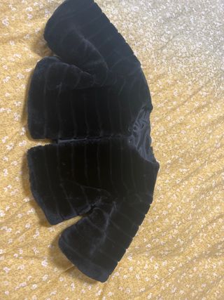 Elegante bolero nero in pellicciotto