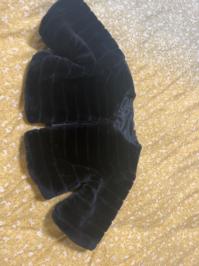 Elegante bolero nero in pellicciotto