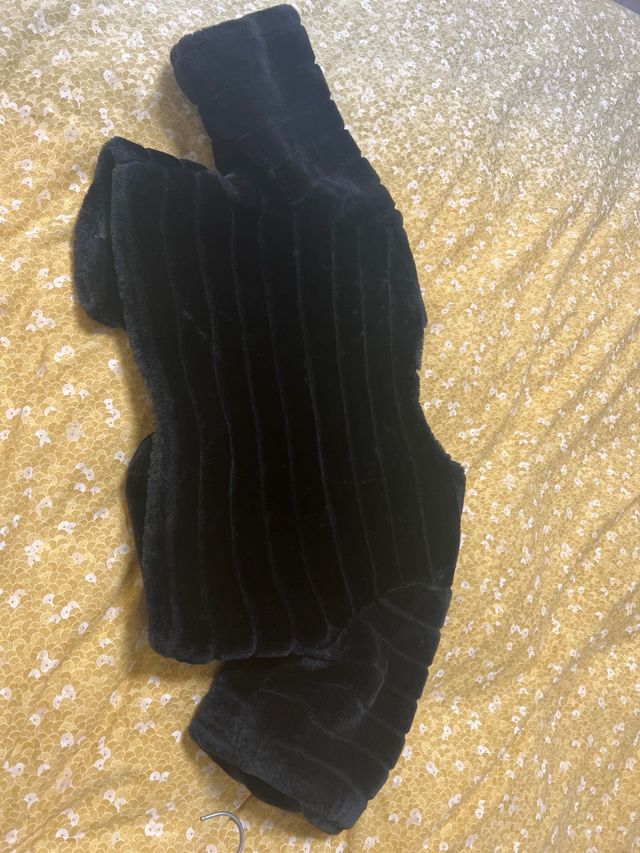 Elegante bolero nero in pellicciotto