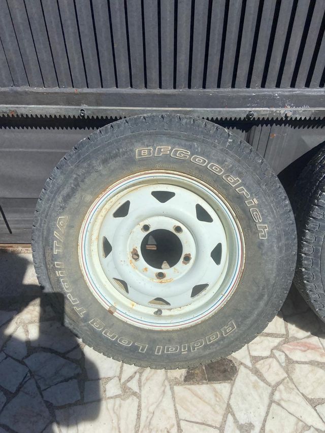 4 Llantas Lada Niva usadas