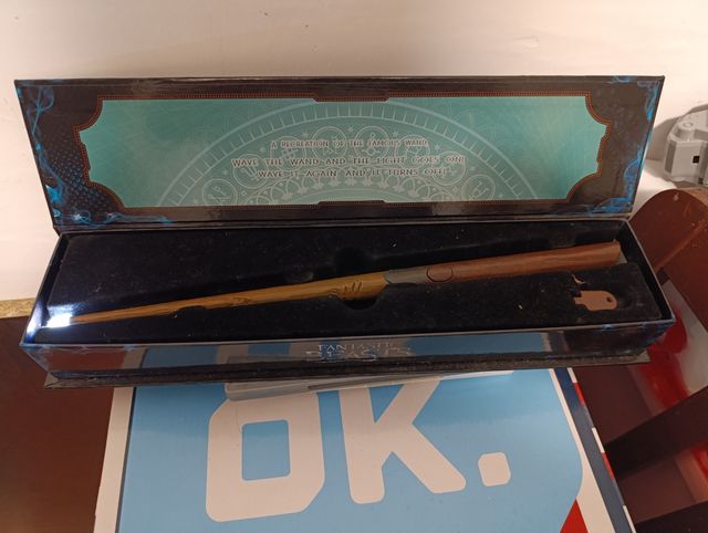 Varita Newt Scamander Iluminada (Harry Potter)