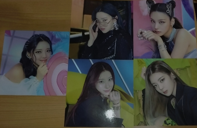 itzy the 1st album crazy in love