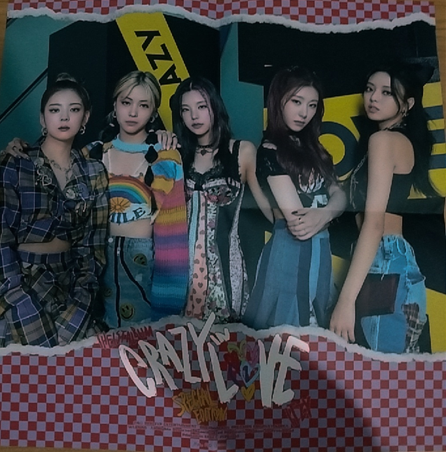 itzy the 1st album crazy in love