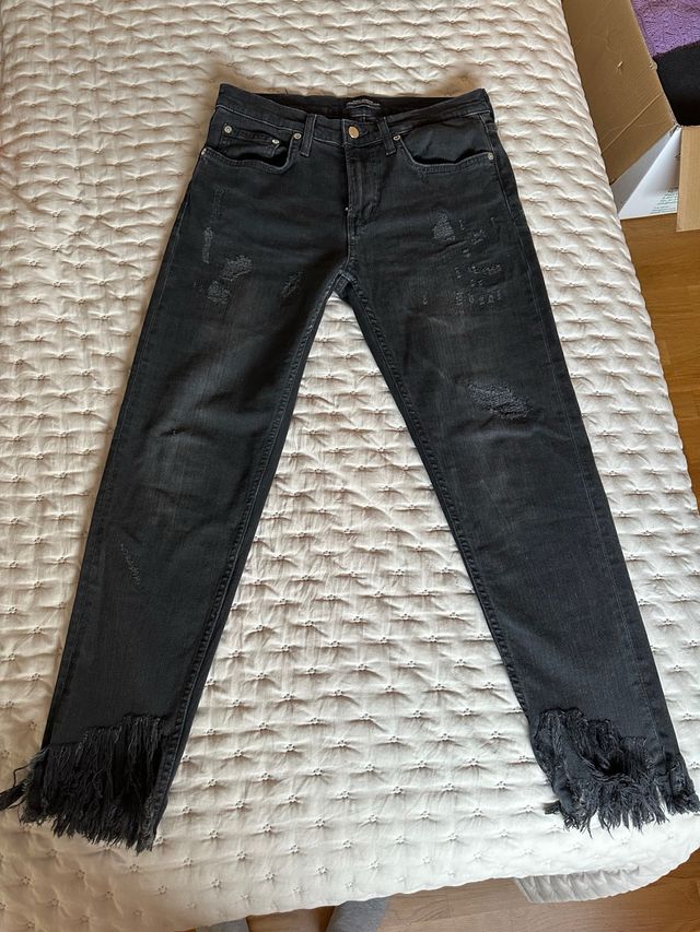 Vaqueros Zara negros rotos