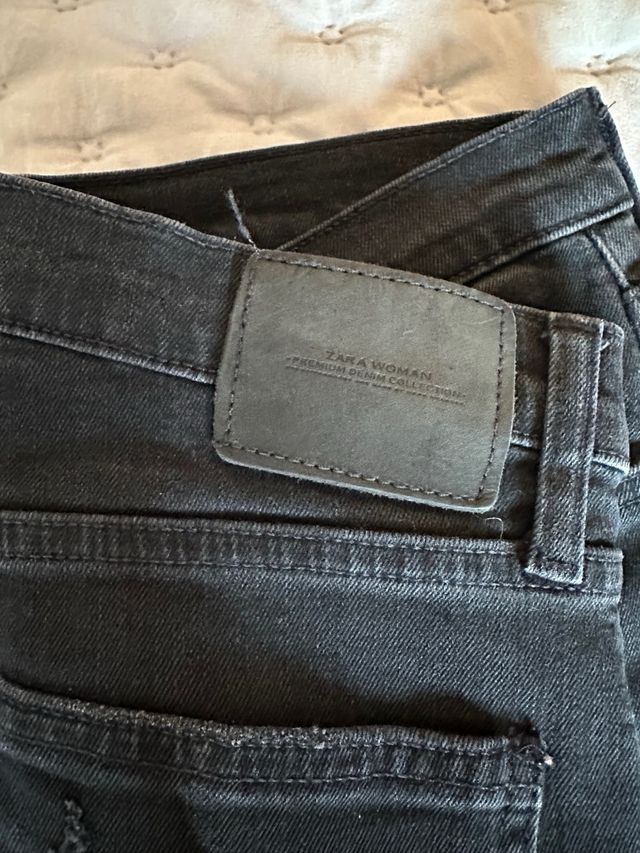 Vaqueros Zara negros rotos