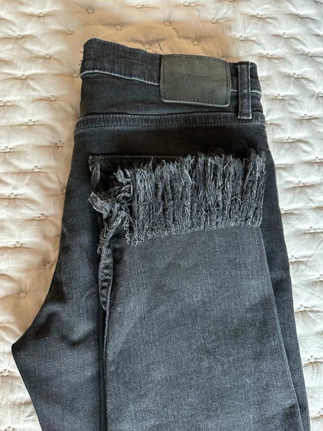 Vaqueros Zara negros rotos