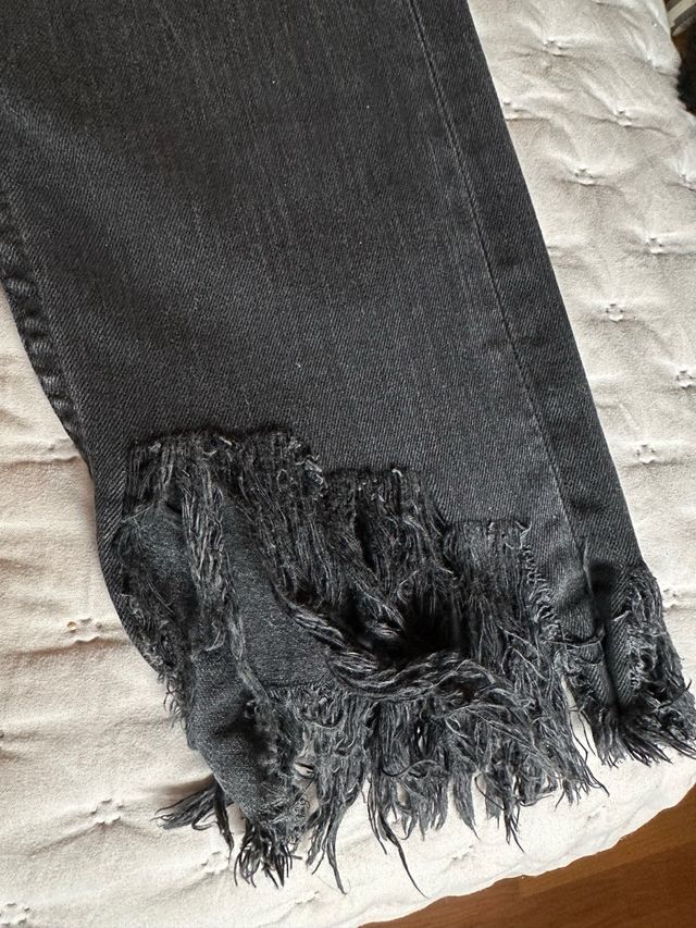 Vaqueros Zara negros rotos