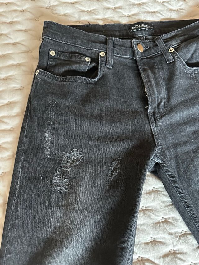 Vaqueros Zara negros rotos