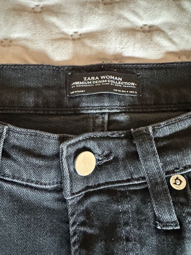 Vaqueros Zara negros rotos