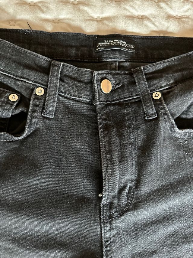 Vaqueros Zara negros rotos