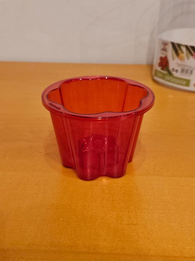 Portaspezie a forma di vaso di fiori