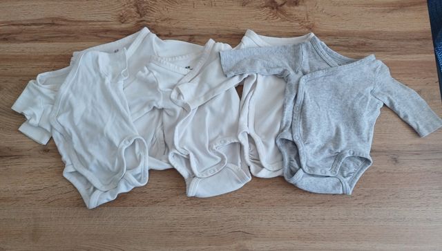 Set 5 body neonato cappellini e muffole