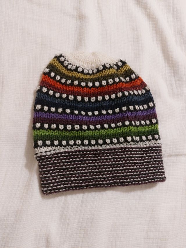 Gorro multicolor tejido a mano