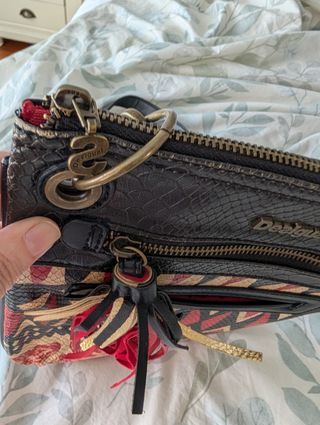 Bolso Desigual bandolera rojo-negro