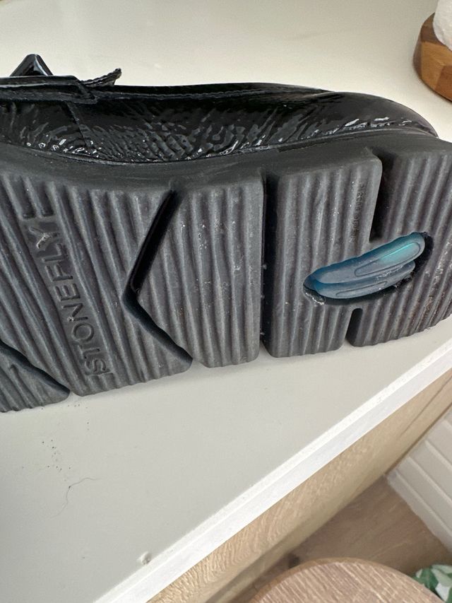 Mocasines Stonefly negros acharolados, pura piel