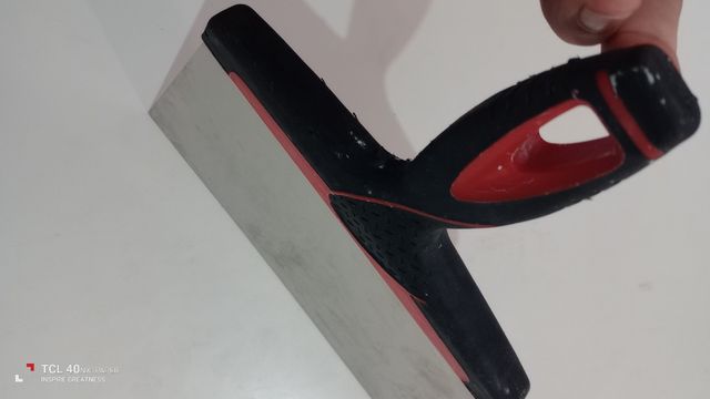 Spatola con manico in gomma 20cm