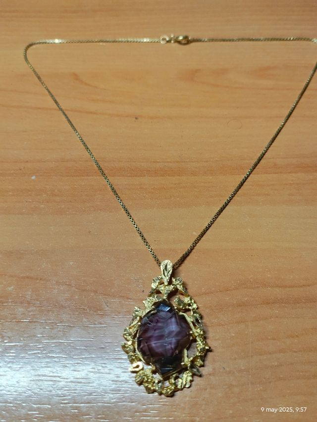 Colgante de oro con amatista