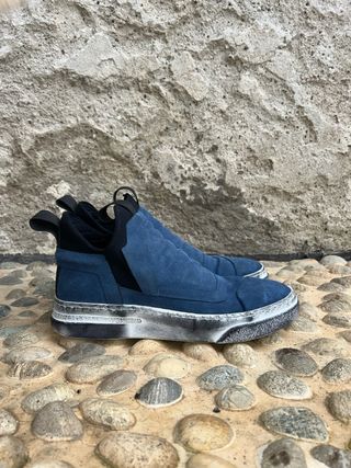 Sneaker camoscio blu fondo gomma bianco effetto sporcato nuovo