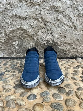 Sneaker camoscio blu fondo gomma bianco effetto sporcato nuovo