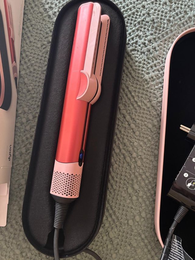 Dyson Airstrait Especial Edition.