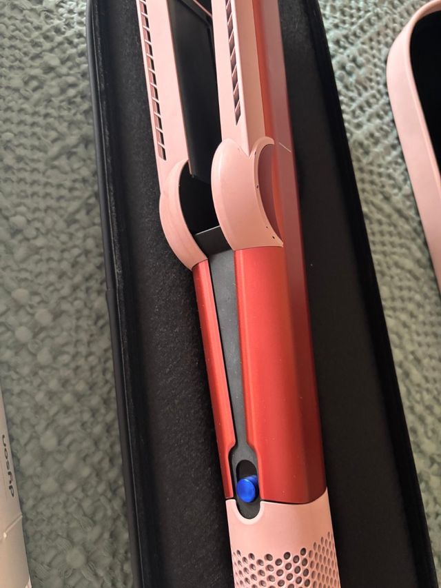 Dyson Airstrait Especial Edition.