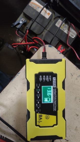 CARGADOR DE BATERÍA DE 8A
