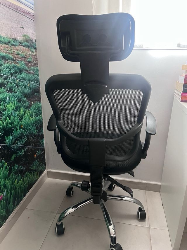 Silla oficina giratoria negra