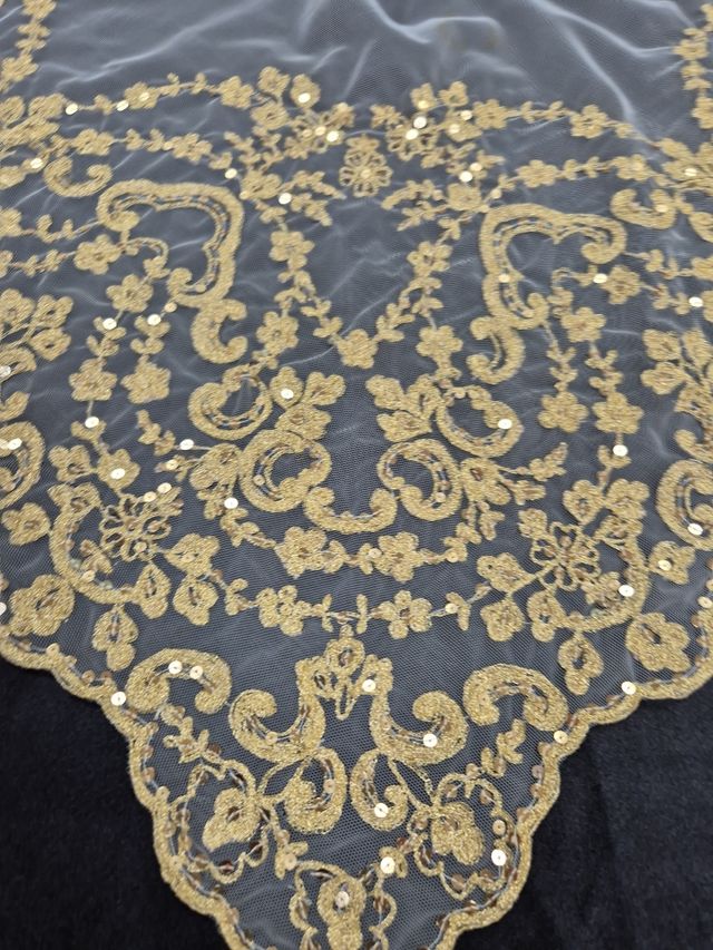 Manteleta y delantal 