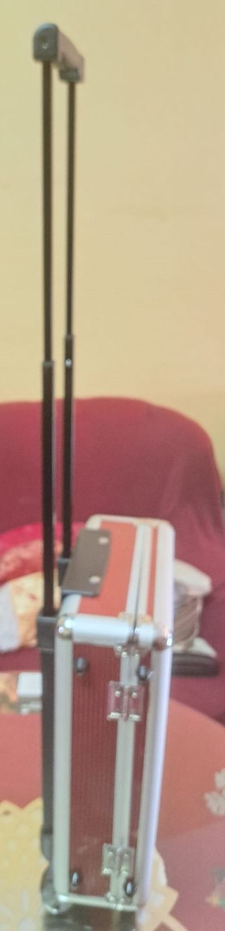 Estuche tocador con ruedas tipo maleta con espejo