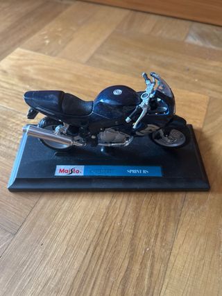 Lote 8 Maquetas Motos Maisto escala 1:18